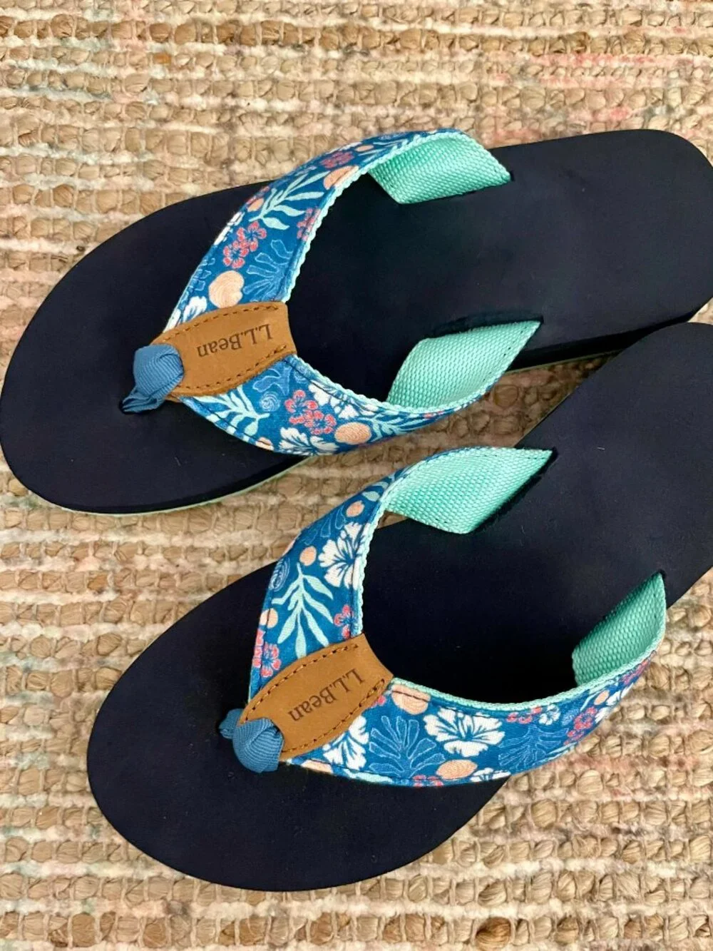 Women's Maine Isle Flip-Flops, Woven Print Blue Water Hibiscus Size 6 NWOT